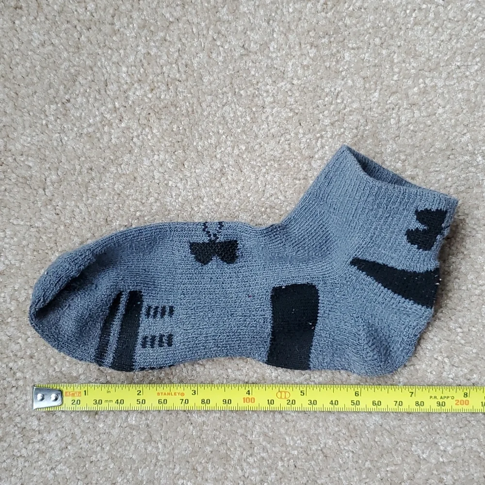 Under Armour six pairs